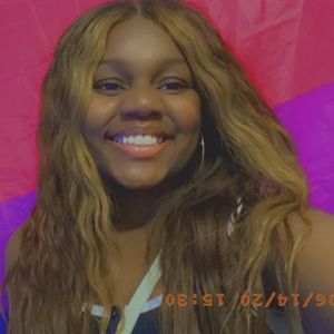 Meet your Posher, Desiree